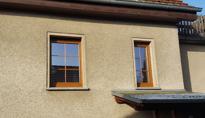Landhaus-Kunststofffenster in Sonderfarbe